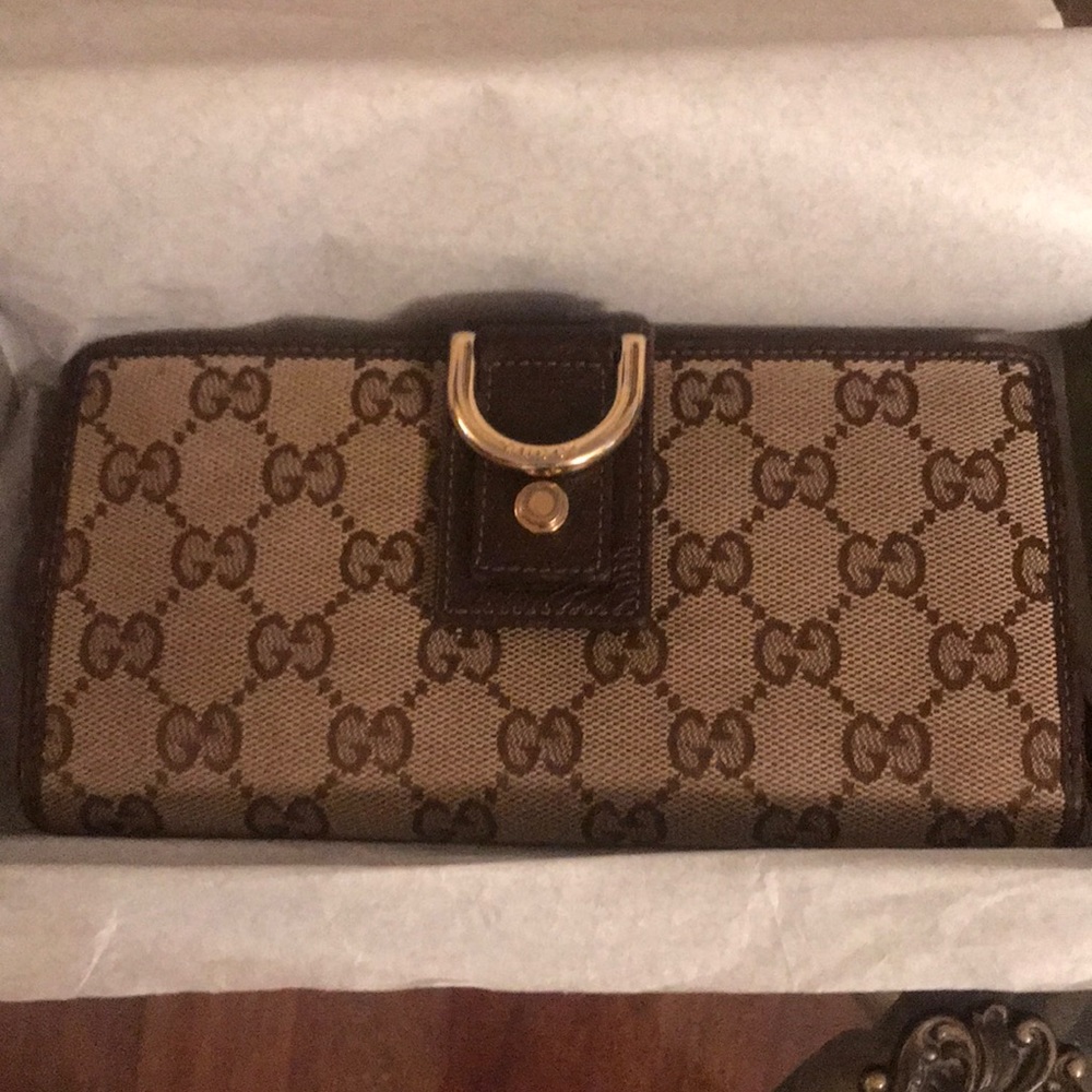 Brown Gucci wallet
